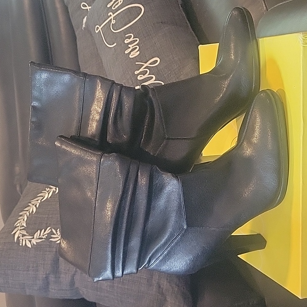 Circa Joan&David  booties
